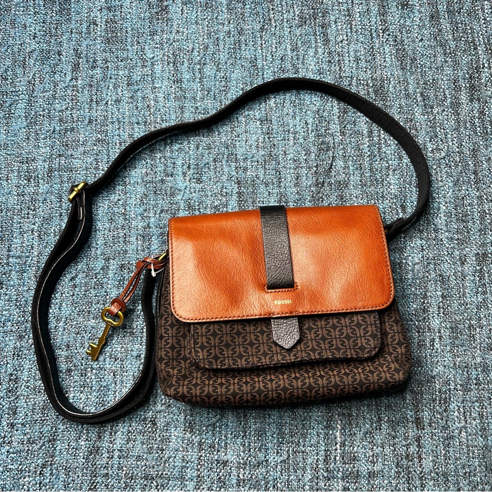 Fossil Kinley Small Crossbody Bag in Black Brown NWOT Purse Logo Pattern
